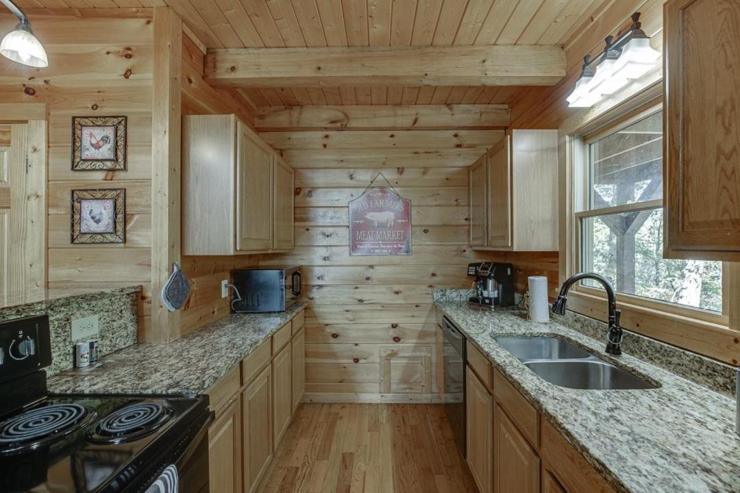 Deluxe Cabin For Groups Near Helen W Hot Tub Cornelia Eksteriør bilde
